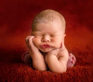 Capture important moments of the newborn's sweet lips